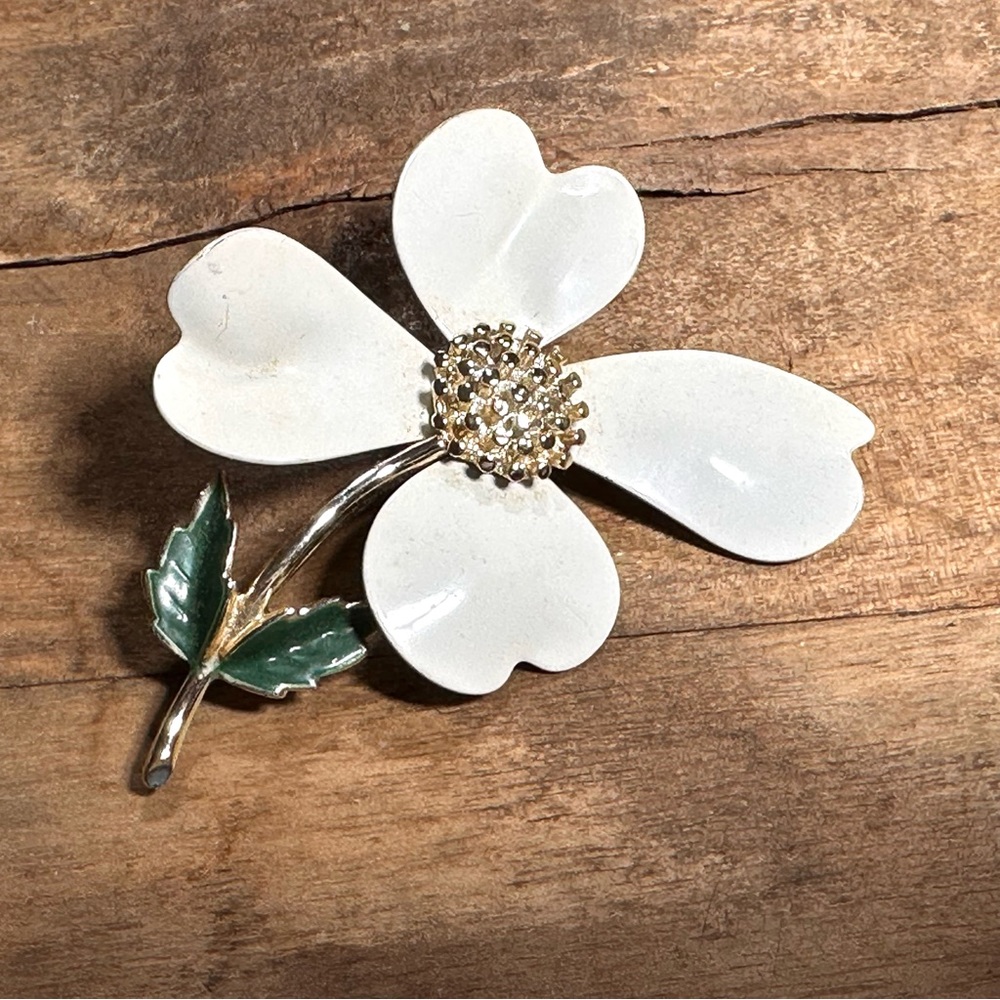 Vintage Sarah Coventry Brooch Lapel Pin White Spring Flower Mothers Day Gift